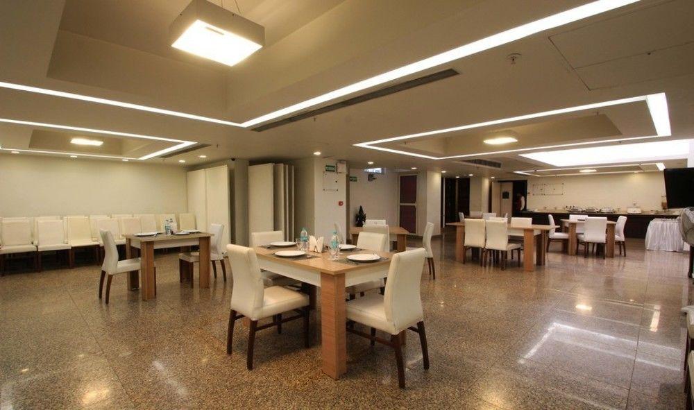 Hotel Ivory 32 Нью-Дели Экстерьер фото