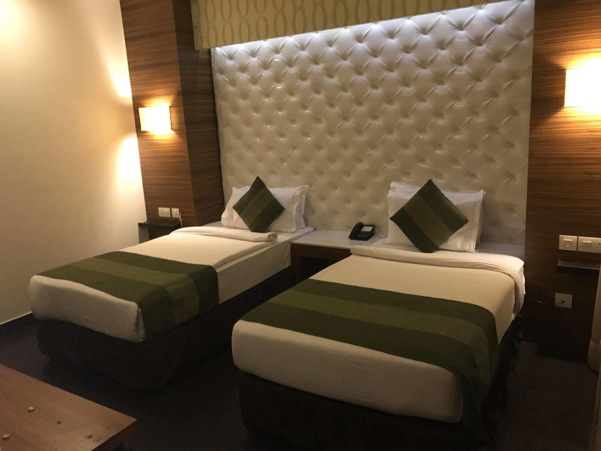 Hotel Ivory 32 Нью-Дели Экстерьер фото