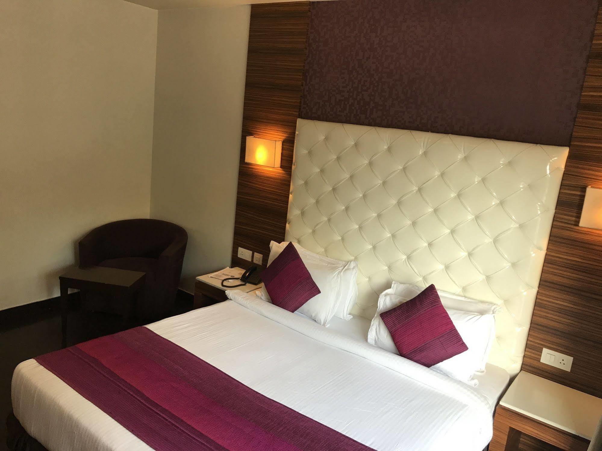 Hotel Ivory 32 Нью-Дели Экстерьер фото