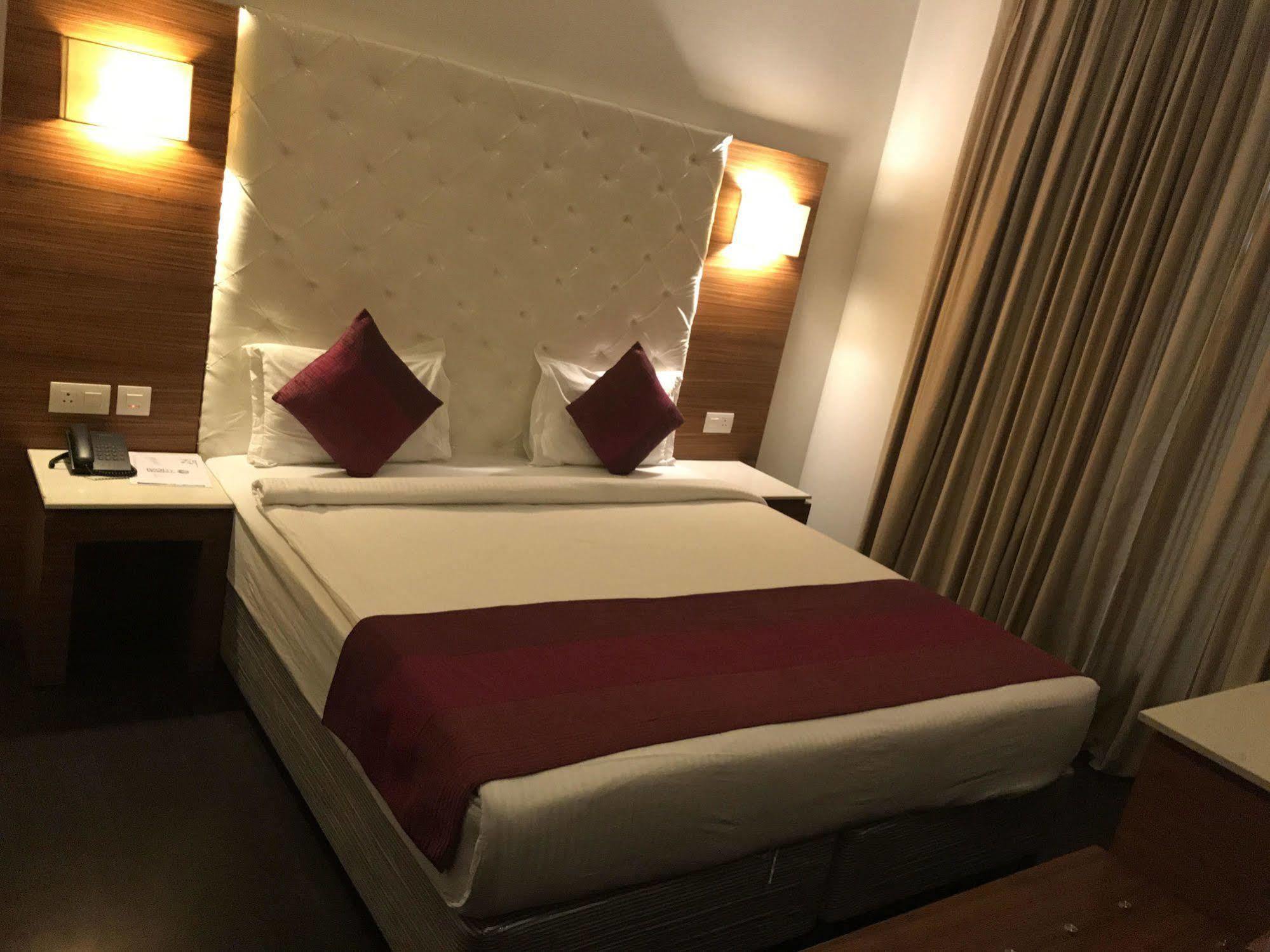Hotel Ivory 32 Нью-Дели Экстерьер фото