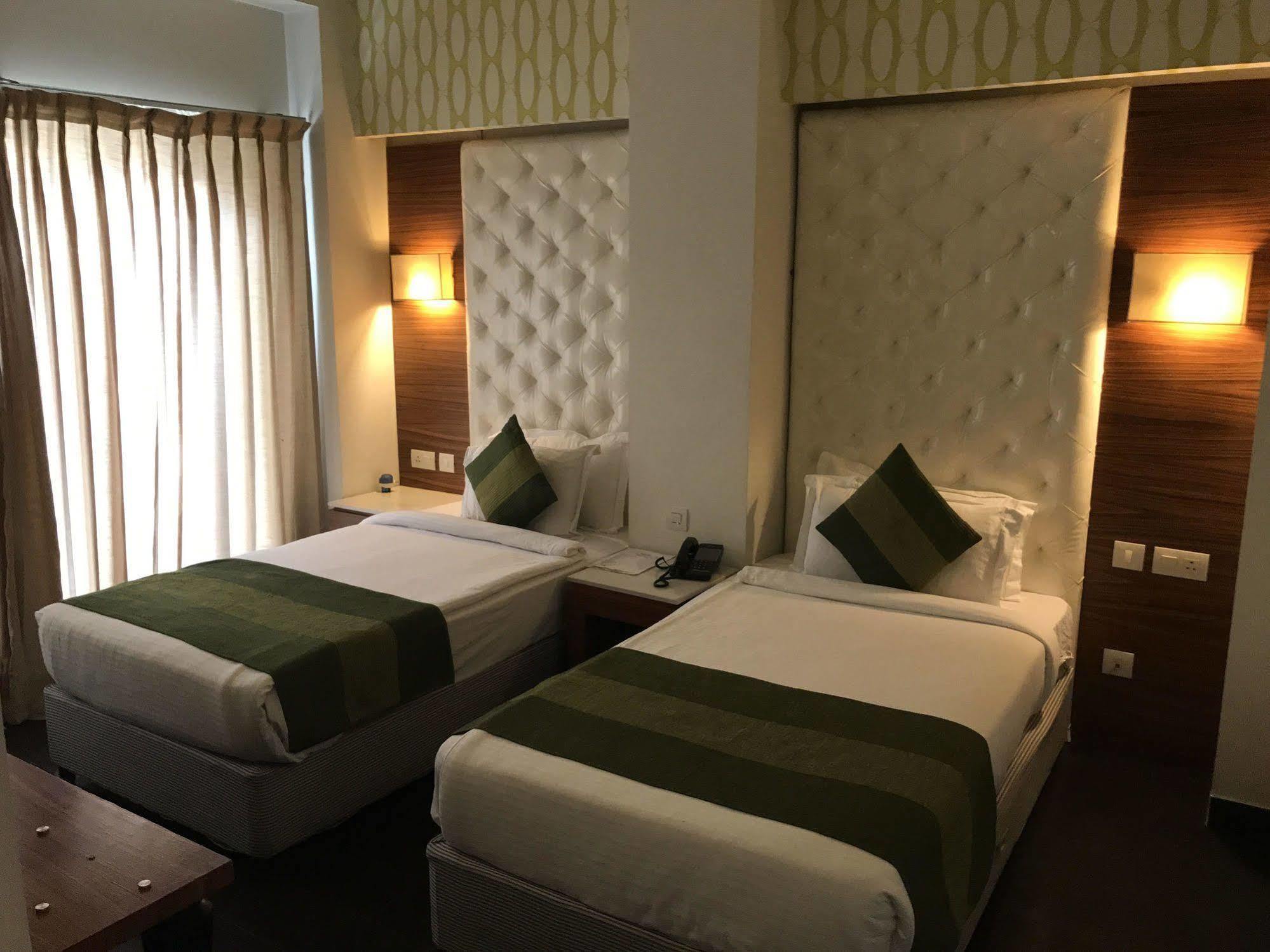 Hotel Ivory 32 Нью-Дели Экстерьер фото