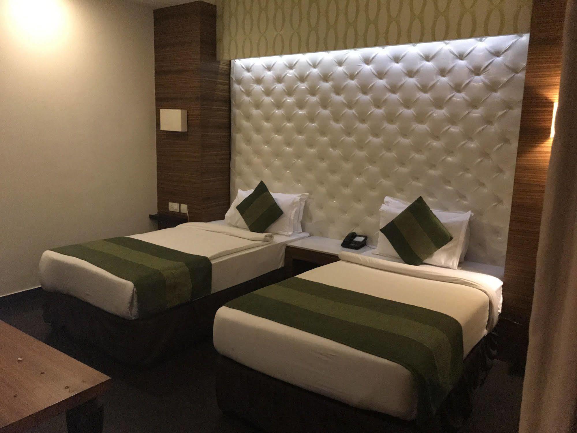 Hotel Ivory 32 Нью-Дели Экстерьер фото