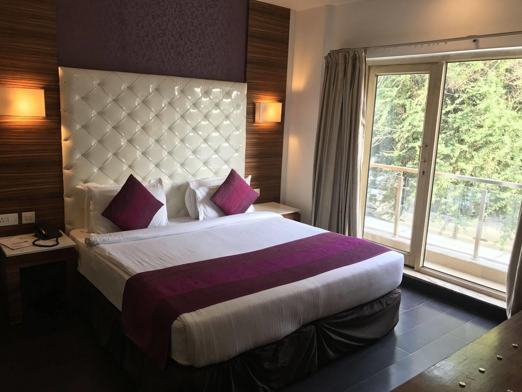 Hotel Ivory 32 Нью-Дели Экстерьер фото