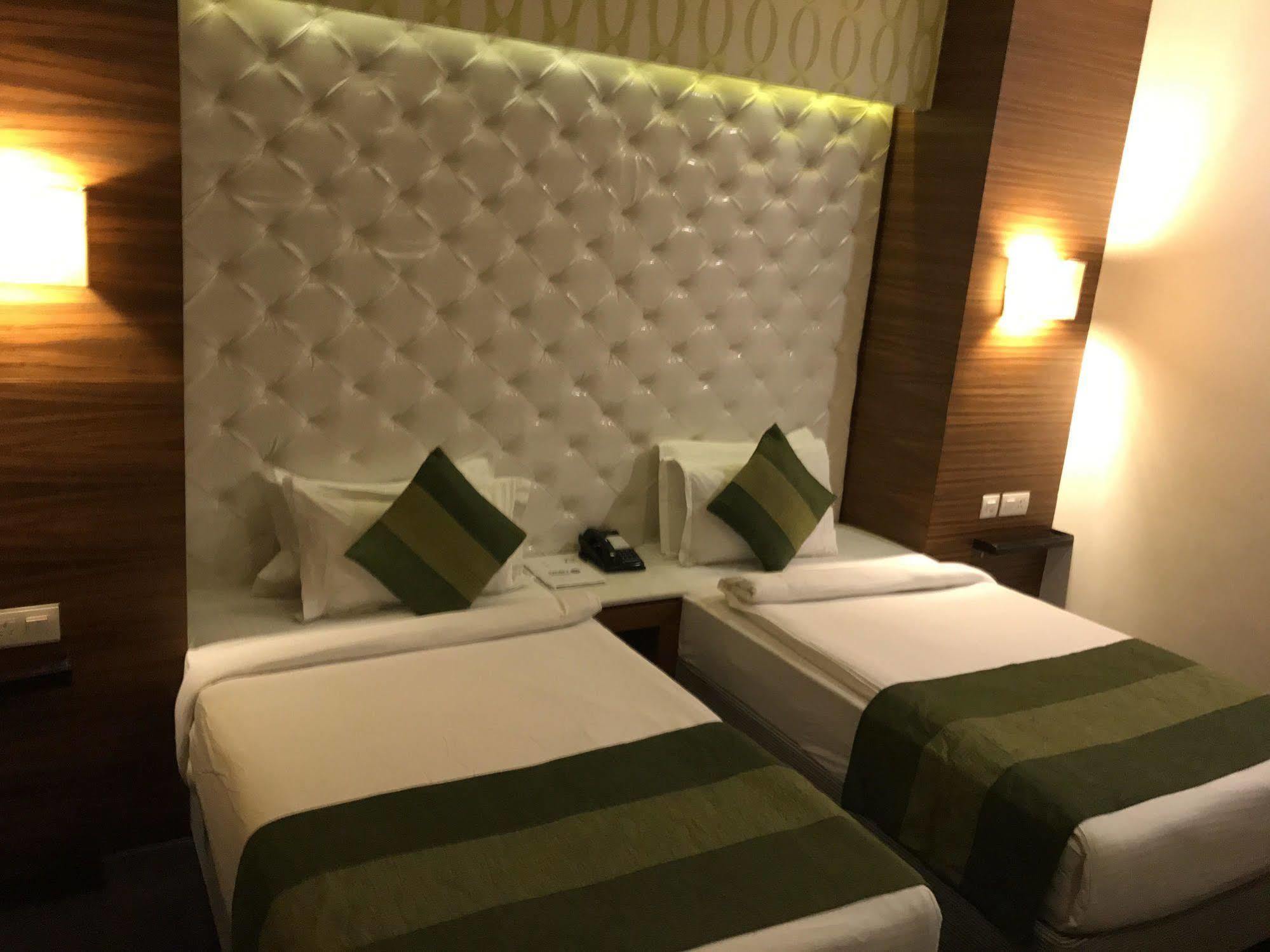 Hotel Ivory 32 Нью-Дели Экстерьер фото